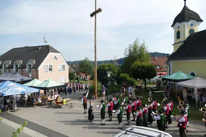 Höhepunkt war schließlich am Nachmittag ein Sternmarsch der vier Hengist-Musikkapellen und der anschließende Festakt, in dem Geschichte, Leistungen und Erfolge des Kulturparks gewürdigt wurden.