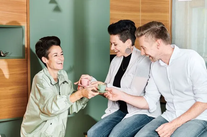 Dieser Tausch war auch die einzige Vorgabe, die die Grazer Interior Designerin Simone Kovac (links im Bild) bekam. Man kannte sich bereits von einer Weiterbildung und wusste: Hier stimmt die Chemie.