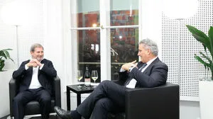 EU-Kommissar Johannes Hahn im Gespräch mit Chefredakteur Hubert Patterer