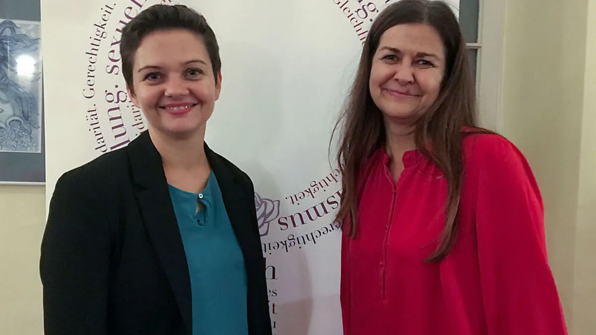 Alte und neue Vorsitzende: Gemeinderätin Alexandra Marak-Fischer (l.) und Landesrätin Doris Kampus 