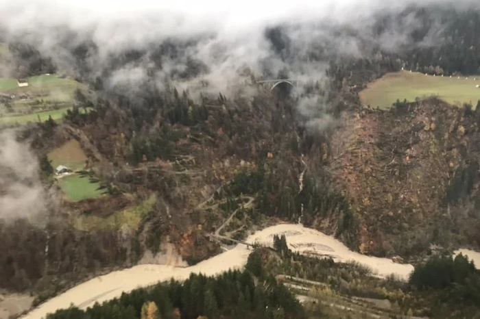 ... das Aufarbeiten massiver Windwürfe wird noch Wochen und Monate in Anspruch nehmen.