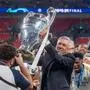 Fussball, Herren, Saison 2023/2024, Champions League Finale, Borussia Dortmund - Real Madrid, Trainer Carlo Ancelotti Real Madrid mit Trophäe, Siegerfoto mit Pokal, 01.06.2024, *** Football, Men, Season 2023 2024, Champions League Final , Borussia Dortmund Real Madrid, Coach Carlo Ancelotti Real Madrid with trophy, Winner photo with trophy, 01 06 2024, Copyright: xSebastianxRäppold/MatthiasxKochx