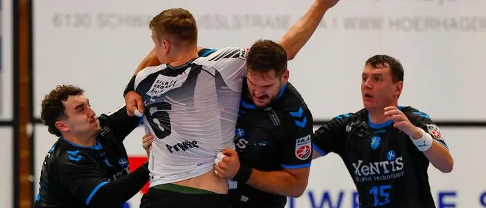 Sie bilden ein Bollwerk einer Verteidigung: Philip Wastl, Kristian Beciri und Domen Knez (von links)