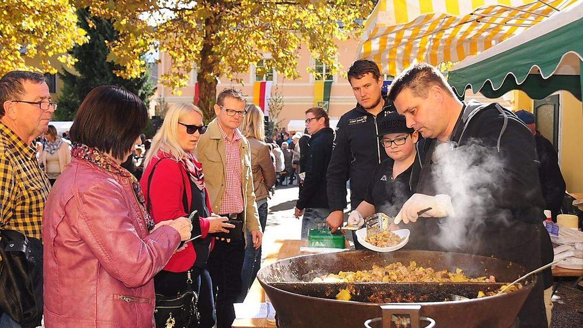 Der Duft von Erdäpfelspeisen zieht durch den ganzen Ort. Das Schöne am Repica-Fest ist, dass alle mitmachen und viele Ideen einbringen