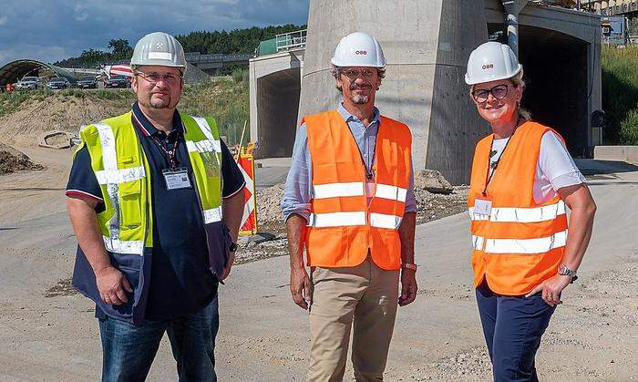 Baustellenkoordinator Markus Pfeiffer, ÖBB-Projektleiter Klaus Schneider und Bahn-Pressesprecherin Rosanna Zernatto-Peschel (von links)