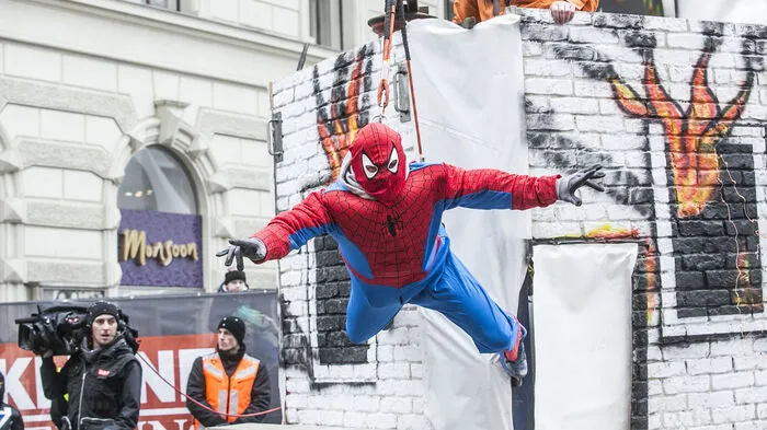 Man kann sie garnicht alle aufzählen, die vielen originellen, aufwendigen, skurrilen oder süßen Verkleidungen die im und um den diesjährigen Grazer Faschingszug dabei waren.Immer beliebt: Superhelden!
