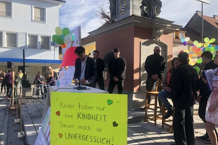Klicken Sie sich durch die Bilder der Demo!