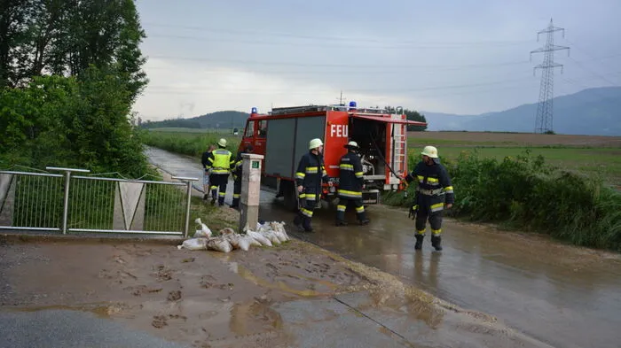 Nach den starken Regenfällen Donnerstagabend mussten im Bereich St. Paul und St. Andrä insgesamt fünf Feuerwehren zu acht Einsätzen ausrücken.