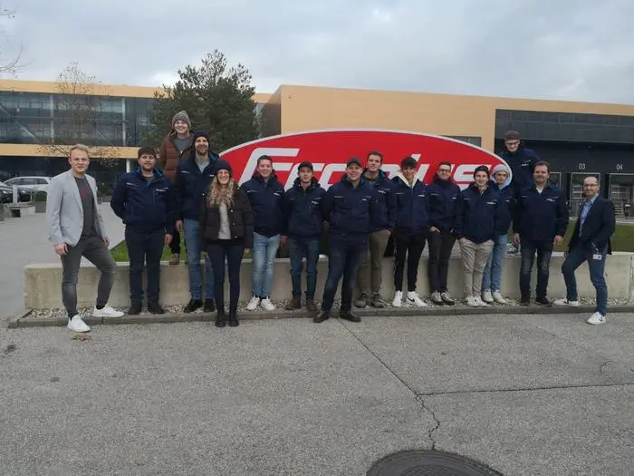 Die sun.e-solution-Belegschaft auf Werksbesuch beim österreichischen Hersteller Fronius