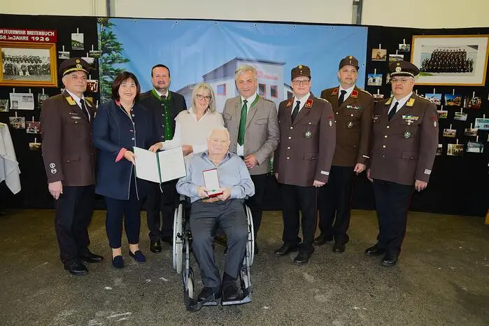 Für langjährige Mitgliedschaft und besondere Verdienste wurden Markus Stradner, Phillip Schaden und Otmar Fink mit dem Verdienstzeichen ausgezeichnet. Das Verdienstkreuz in Bronze erhielt Otmar Fink senior. Und für 70-jährige Mitgliedschaft wurde Johann Meier ausgezeichnet