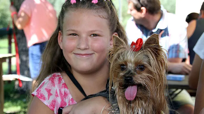 Marleen Stückler aus St. Paul kam mit ihrem vierbeinigen Liebling „Tiffany“ zum Yorky-Treffen nach St. Paul