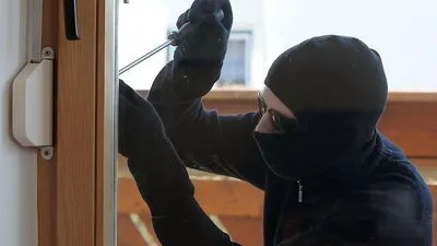 Der Einbrecher flüchtete mit reicher Beute (Symbolfoto) 
