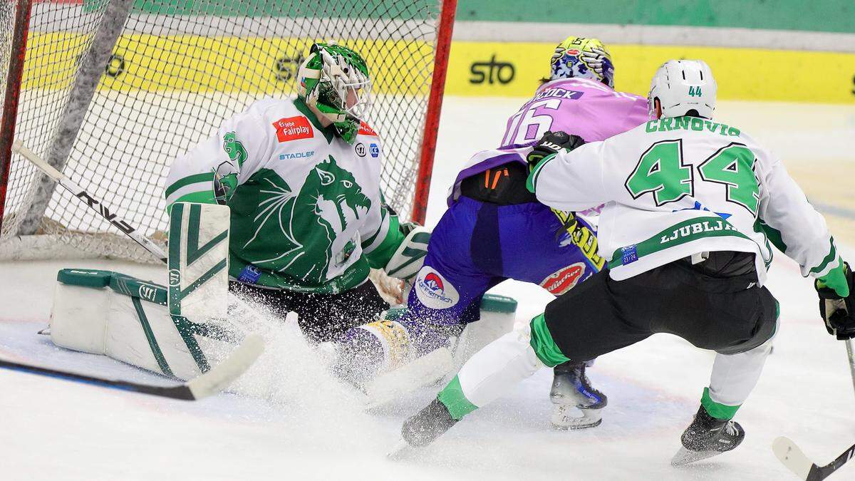 Intensives Spiel zwischen Blau-Weiß und Ljubljana in der Villacher Stadthalle