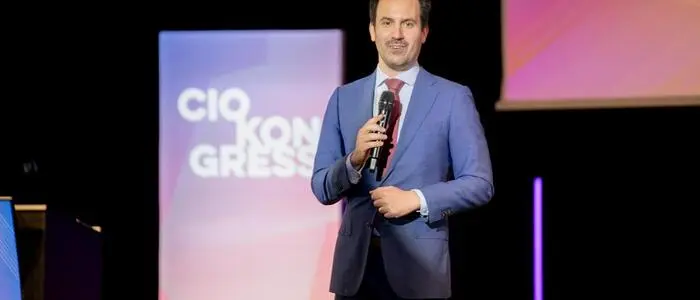 Für Bildungsminister Christoph Wiederkehr gehört Informatik zum Kanon des Allgemeinwissens, wie er beim Kongress in Bad Loipersdorf betonte