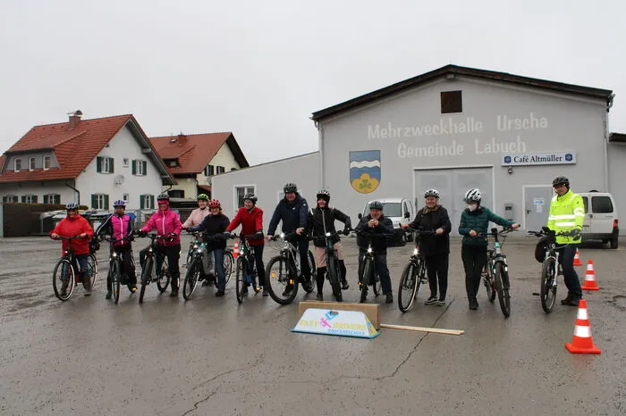 Insgesamt 27 begeisterte E-Bike-Fahrerinnen und -Fahrer nahmen am Kurs teil