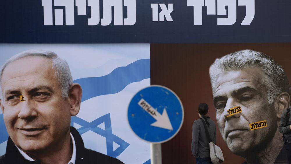 Der liberale Lapid (rechts) einigte sich mit dem ultrarechten Bennett, Netanjahu ist aus dem Rennen