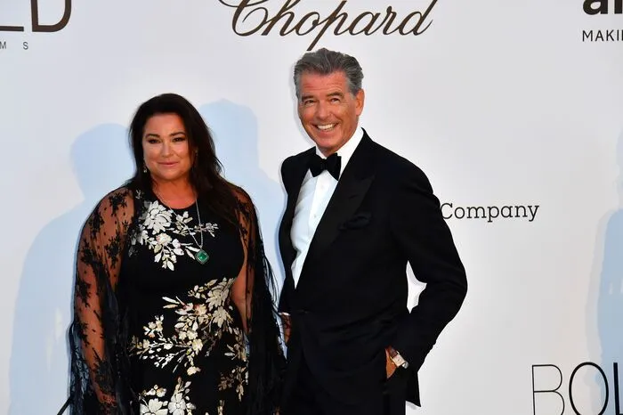 ... Pierce Brosnan, hier mit Ehefrau Keely Shaye Smith, ...