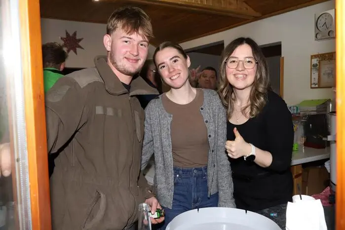 Für den Ausschank war Rene Presinell mit Sophia Hochsteiner und Sabrina Klampfer zuständig.
