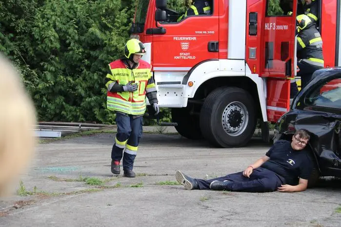 Die Mitglieder der Feuerwehr, des Roten Kreuzes und der Bergrettung standen für Fragen zur Verfügung und informierten über ihre Arbeit und die verschiedenen Einsatzbereiche.