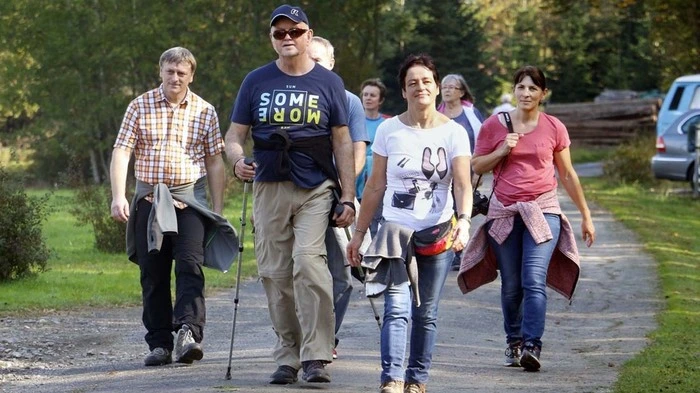Über 200 Wanderer und Thermengäste nahmen die zehn Kilometer lange kulinarische Rundstrecke...    