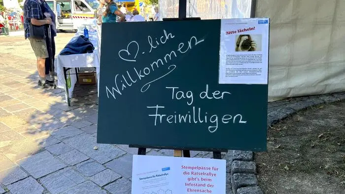 So präsentierten sich 30 Vereine und (Einsatz-)Organisationen auf dem Fürstenfelder Hauptplatz und informierten Interessierte über das vielfältige Angebot.