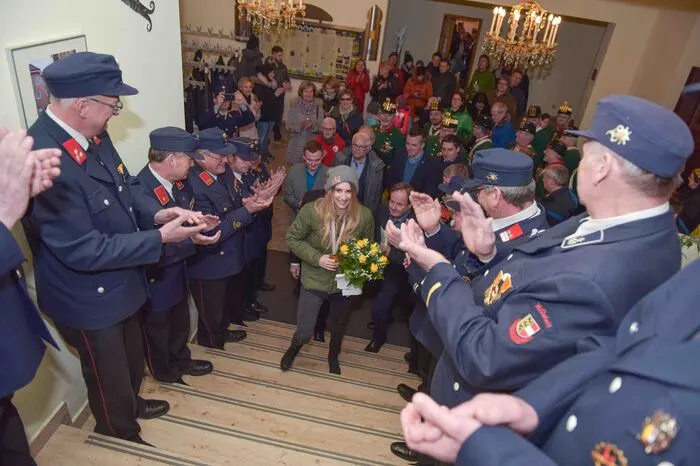 Feuerwehrmänner standen Spalier für die 26-jährige Ausnahmesportlerin, die Freitagnachmittag im Millstätter Kongresshaus empfangen wurde.