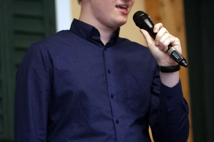 Dampfhofers Show, ebenfalls eine Beleuchtung der österreichischen Sprache, war eine pointenreiche Melange aus Kabarett und Stand-up-Comedy.