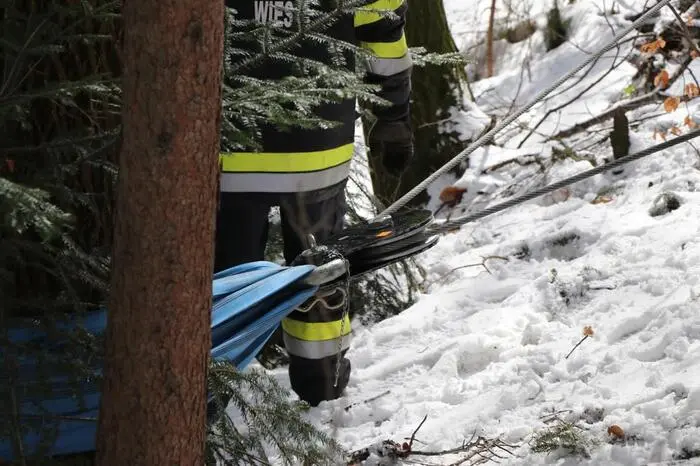 Dank des engagierten Einsatzes der Feuerwehrleute konnte der Lenker seine Fahrt fortsetzen.