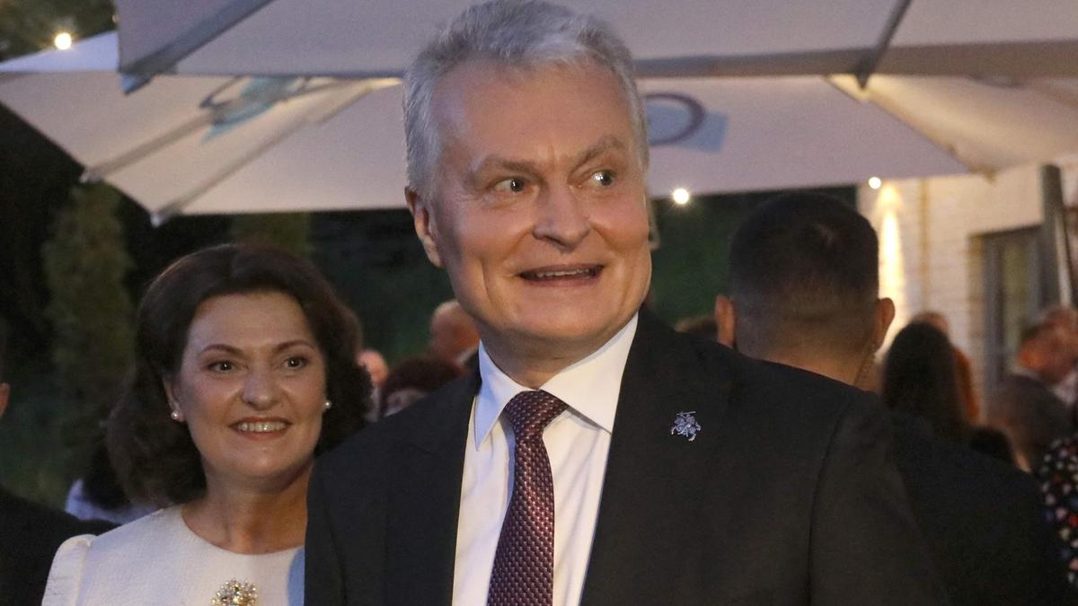 Gitanas Nauseda (mit seiner Frau) wird Litauen weiterhin bei EU-Gipfeln vertreten