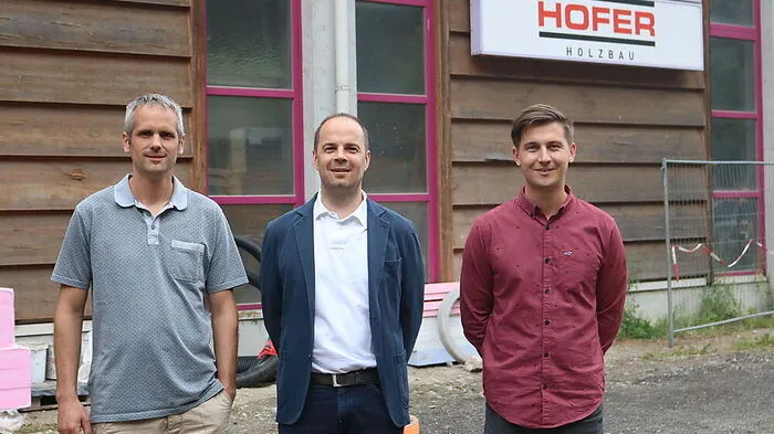 Die Chefs von Holzbau Hofer: technischer Betriebsleiter Gregor Fehlmann, Geschäftsführer Thomas Ausserhofer und kaufmännischer Betriebsleiter Stephan Hofmann