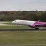 Das Flugzeug der Wizz Air hob ohne die zwei Männer ab (Themenbild)