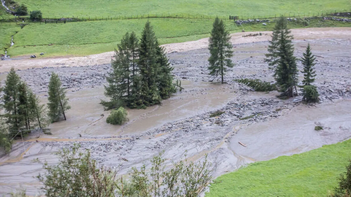 Im Sommer des Vorjahres entstanden Schäden am Tauernbach. Diese werden nun behoben