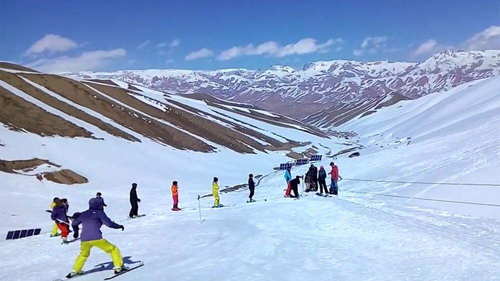 Afghanistans erster Skilift in Betrieb - für vier Personen
