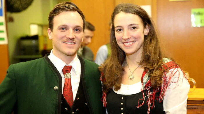 Zahlreiche Besucher - unter ihnen viele in schmucken Trachten - waren am Samstag in das Kulturhaus von Eberstein gekommen, um beim „Ball des Jahres“, dem Bauernball, dabei zu sein.