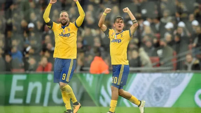 Die Juve-Torschützen Higuain und Dybala im Duett