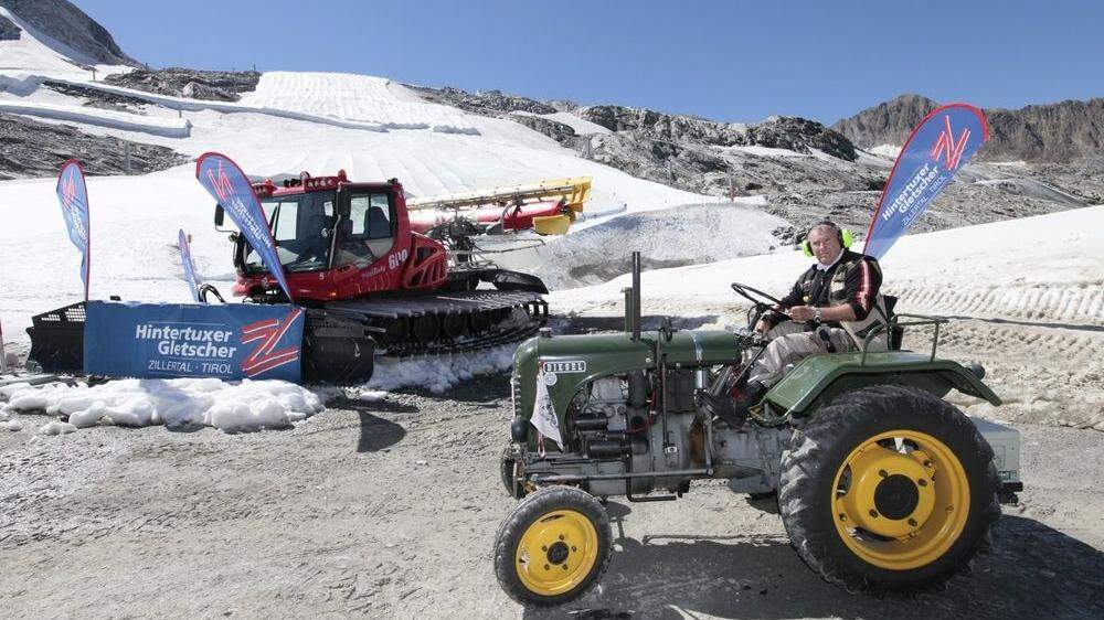 Auch auf den Hintertuxer Gletscher hat es Fitzko mit seinem Traktor geschafft