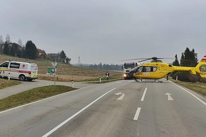 Im Einsatz waren die Feuerwehr, das Rote Kreuz und der Rettungshubschrauber. 
