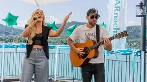 Natalie Holzner sang „Kleopatra“ (ihr neuer Song) bei der Pressekonferenz am Wörthersee