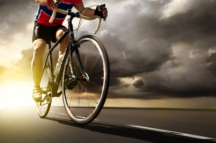 Was gilt als Rennrad? Als Rennrad gilt laut Gesetz ein Fahrrad mit maximal zwölf Kilo Eigengewicht, einem Rennlenker (ohne genauere Definition), einem äußeren Felgendurchmesser von mindestens 630 Millimetern und einer äußeren Felgenbreite von maximal 23 Millimetern.  