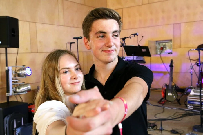 Absoluter Höhepunkt war die Mitternachtseinlage, bei der die Schüler des zweiten und dritten Jahrganges mit flotten Tanzdarbietungen brillierten.