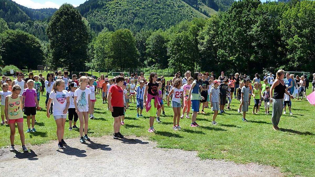 Beim Schulabschlussfest der Volksschule Leoben-Göss gab es auch einen spontanen Flashmob