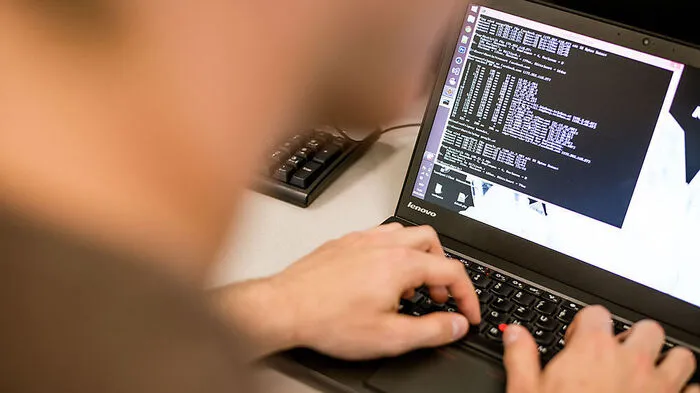Digitalisierungsspezialistinnen und -spezialisten werden in mehreren Masterstudiengängen der FH JOANNEUM ausgebildet