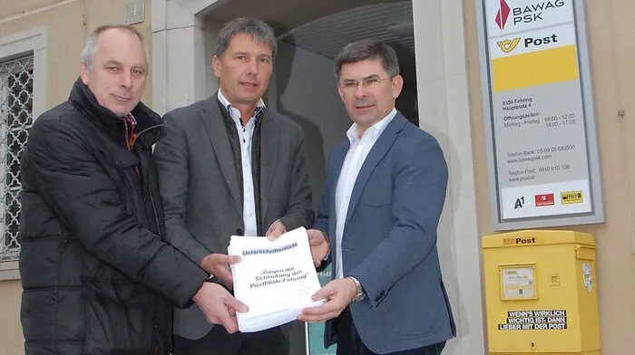 Bürgermeister Johann Winkelmaier und seine Vizes Hans- Rudolf Rath und Franz Fartek. Der Einsatz und 4820 Unterschriften für die Erhaltung der Postfiliale in Fehring haben nicht gefruchtet