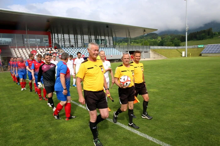 Im Jacques-Lemans-Stadion ging das 46. Internationale Parlamentarier-Fußballturnier über die Bühne. 