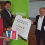 Andrea Meyer, Michael Mehsner und Bürgermeister Josef Ober präsentierten den Literaturwettbewerb