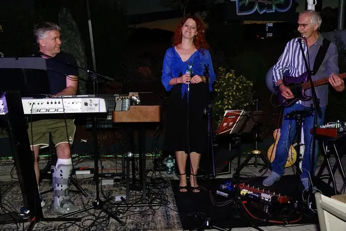 Diesmal sorgte das Trio „Take Us“ mit Uwe Schmidt, Armand „Mandy“ Oberle und Sängerin Martina Hofstadler, für beste Tanzmusik.