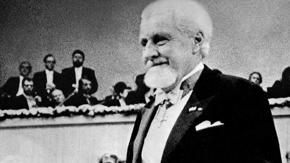 Konrad Lorenz bei der Verleihung des Nobelpreises in Stockholm 1973
