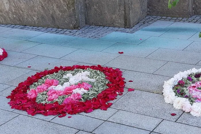 Alle Farben und Formen haben die bunten Blumenteppiche.