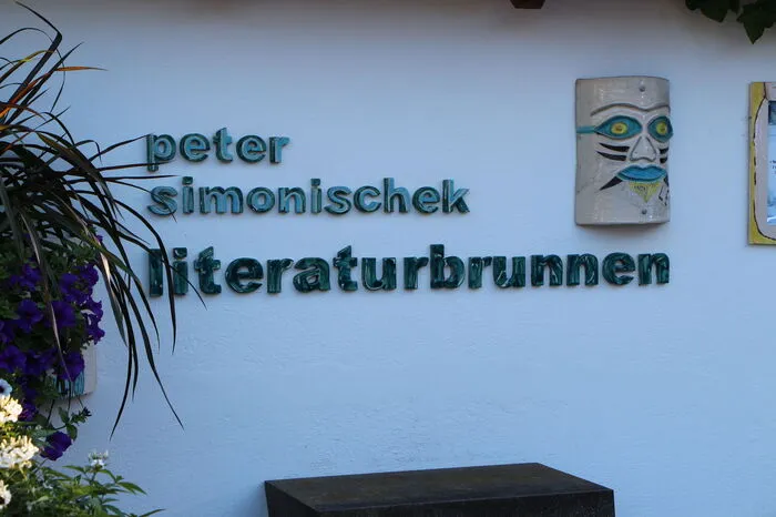 Verliehen wurden die Preise beim Peter Simonischek Literaturbrunnen.