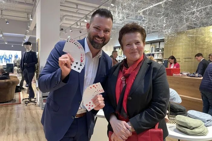 Christoph Kulmer verzauberte die Gäste bei der Eröffnung.